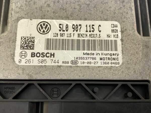 ECU Calculateur moteur Skoda Yeti 1.8 tfsi 0261S05744 5L0907115C MED17.5 CDAA