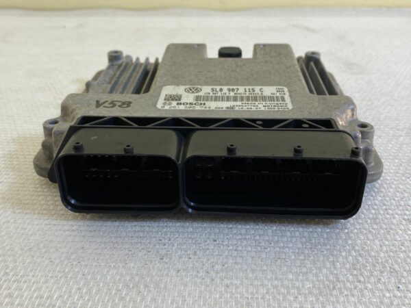 ECU Calculateur moteur Skoda Yeti 1.8 tfsi 0261S05744 5L0907115C MED17.5 CDAA