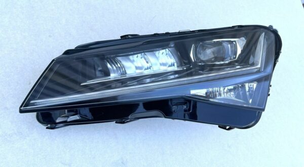 3V1941015D Phare Skoda Superb 3 avant gauche Facelift 992941571AA Full LED DEL