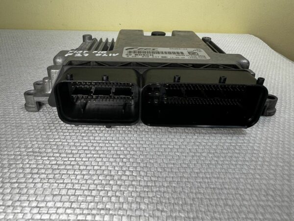 ECU Calculateur moteur FIAT FIORINO 0281030837 55263144 FPT Jtdm Très bon état