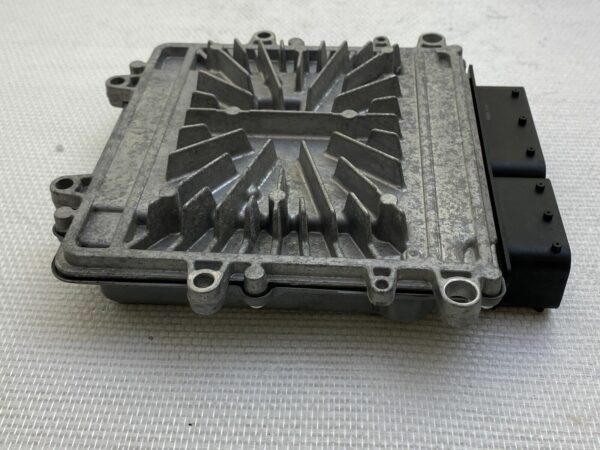 ECU Calculateur moteur Volvo V70 D5 2,4d 31272462AA T5BVD YA 0281012765
