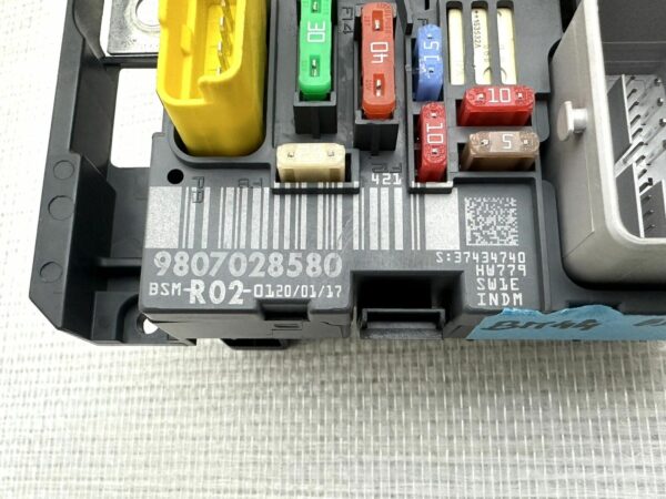 BSM-L02 Boîtier fusible BSM Peugeot 3008 5008 Citroen C4 Servitude 9807028580