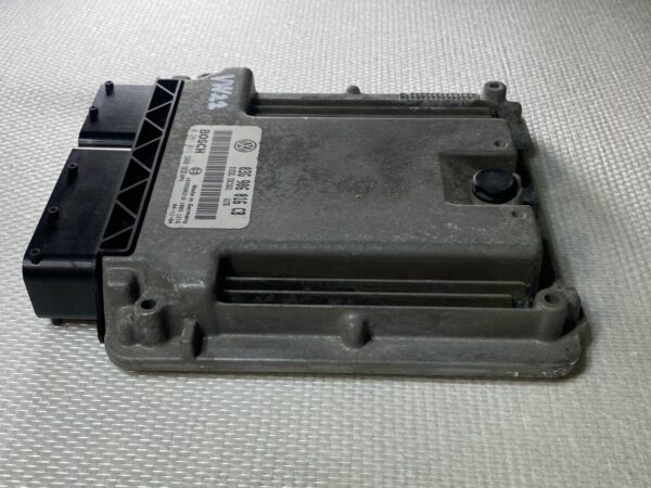 ECU 03G906016CB EDC16U1 0281011900 Calculateur moteur Audi Vw Golf V 1,9tdi Bkc